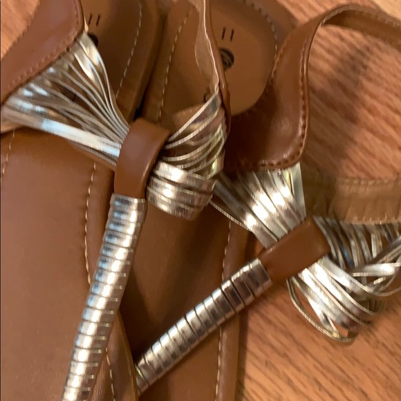 Chatties Platinum Gold Roman Style Sandals - Picture 4 of 6